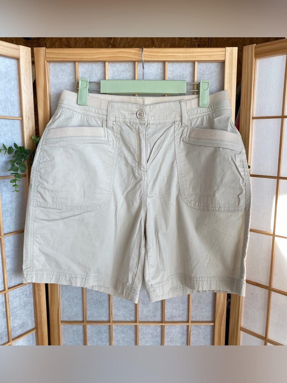 Kim Rogers Cream Casual Patch-Pocket Bermuda Shorts